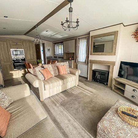 Stunning 8 Berth Caravan With Decking At Kessingland Beach Ref 90017D Benacre 外观 照片