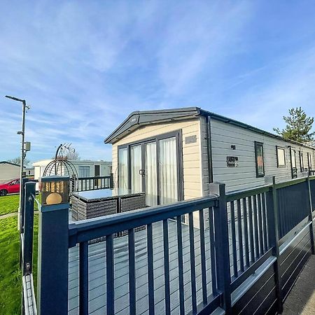 Stunning 8 Berth Caravan With Decking At Kessingland Beach Ref 90017D Benacre 外观 照片