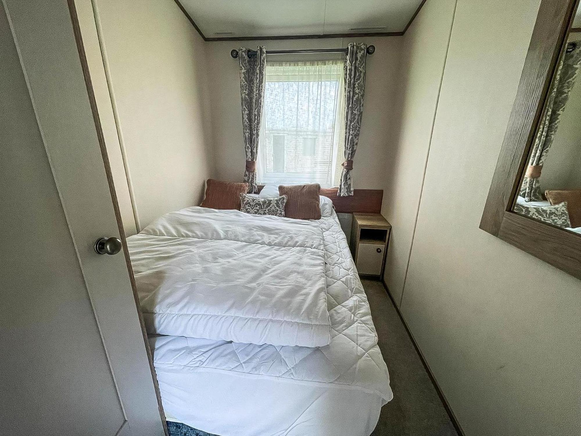 Stunning 8 Berth Caravan With Decking At Kessingland Beach Ref 90017D Benacre 外观 照片